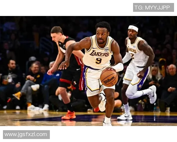 湖人队与热火队精彩对决回放全场比赛亮点与关键时刻分析